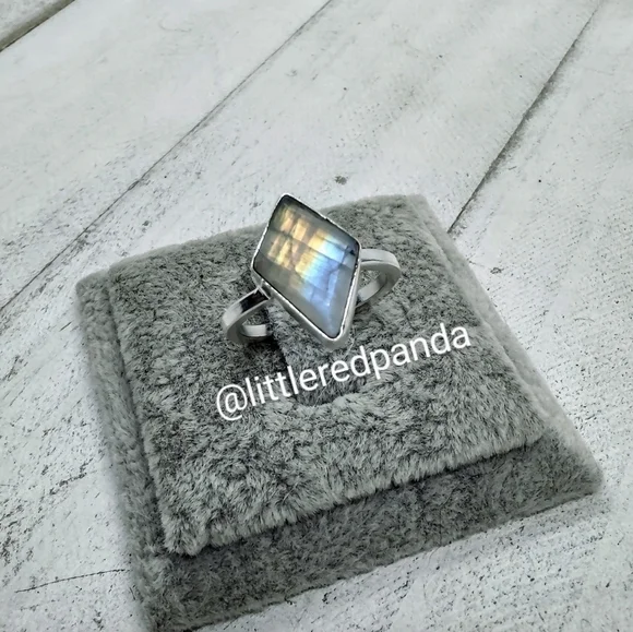 Genuine moonstone bezel set ring - Picture 2 of 7